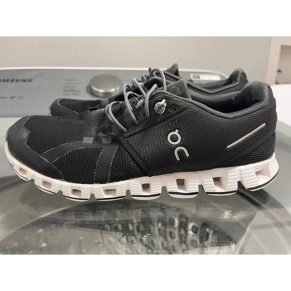 On Cloud 5 Running Shoes Womens 7.5 Black White Low Top Sneakers 59.98919